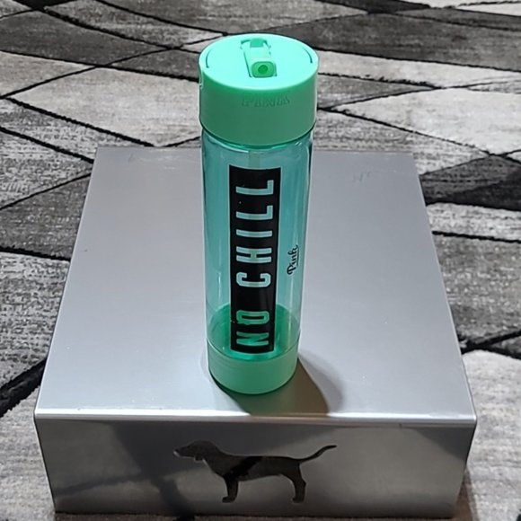 VINTAGE VS PINK NO CHILL 24OZ WATER BOTTLE - Picture 14 of 16